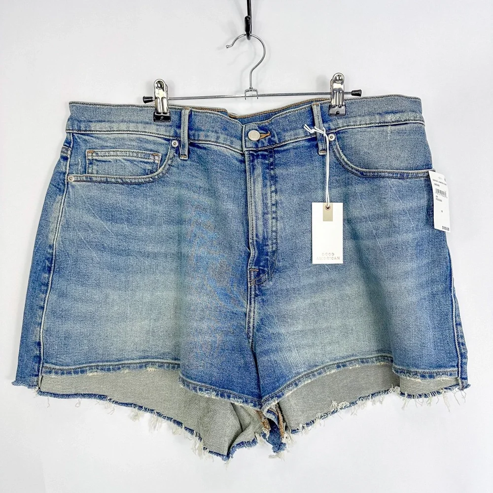 Good American Good 90's Mid Rise Relaxed Denim Shorts - Picture 1 of 7